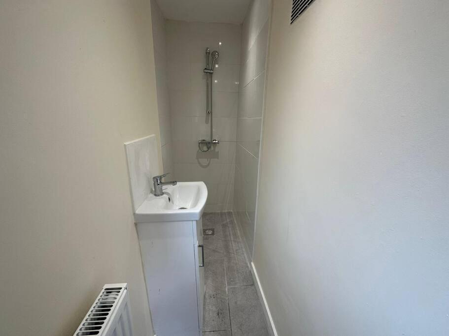 Big 3 Bedroom London House With 2 Bathroom Stadtteil Plumstead Exterior foto