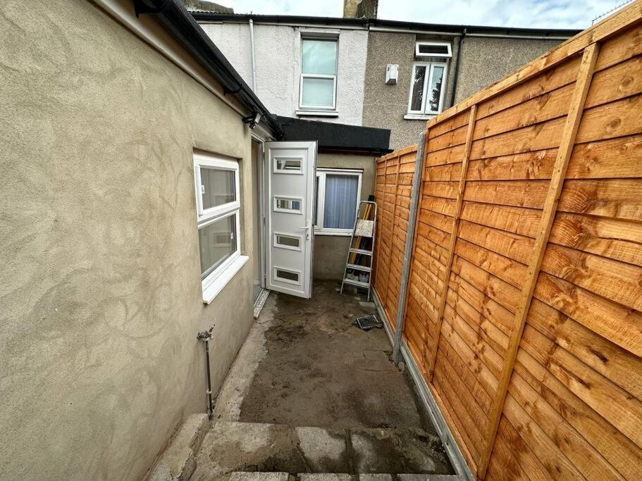Big 3 Bedroom London House With 2 Bathroom Stadtteil Plumstead Exterior foto