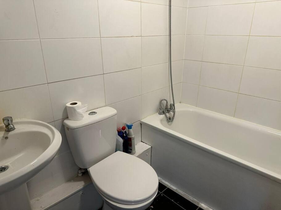 Big 3 Bedroom London House With 2 Bathroom Stadtteil Plumstead Exterior foto