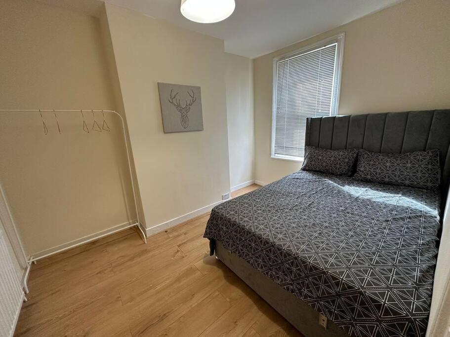 Big 3 Bedroom London House With 2 Bathroom Stadtteil Plumstead Exterior foto