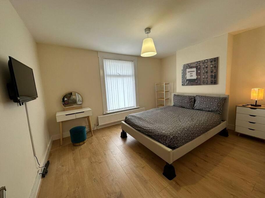 Big 3 Bedroom London House With 2 Bathroom Stadtteil Plumstead Exterior foto