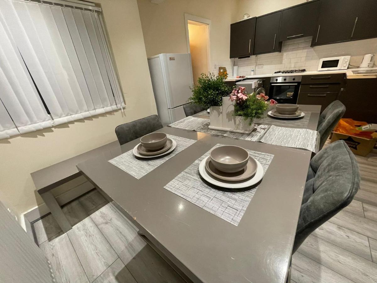 Big 3 Bedroom London House With 2 Bathroom Stadtteil Plumstead Exterior foto