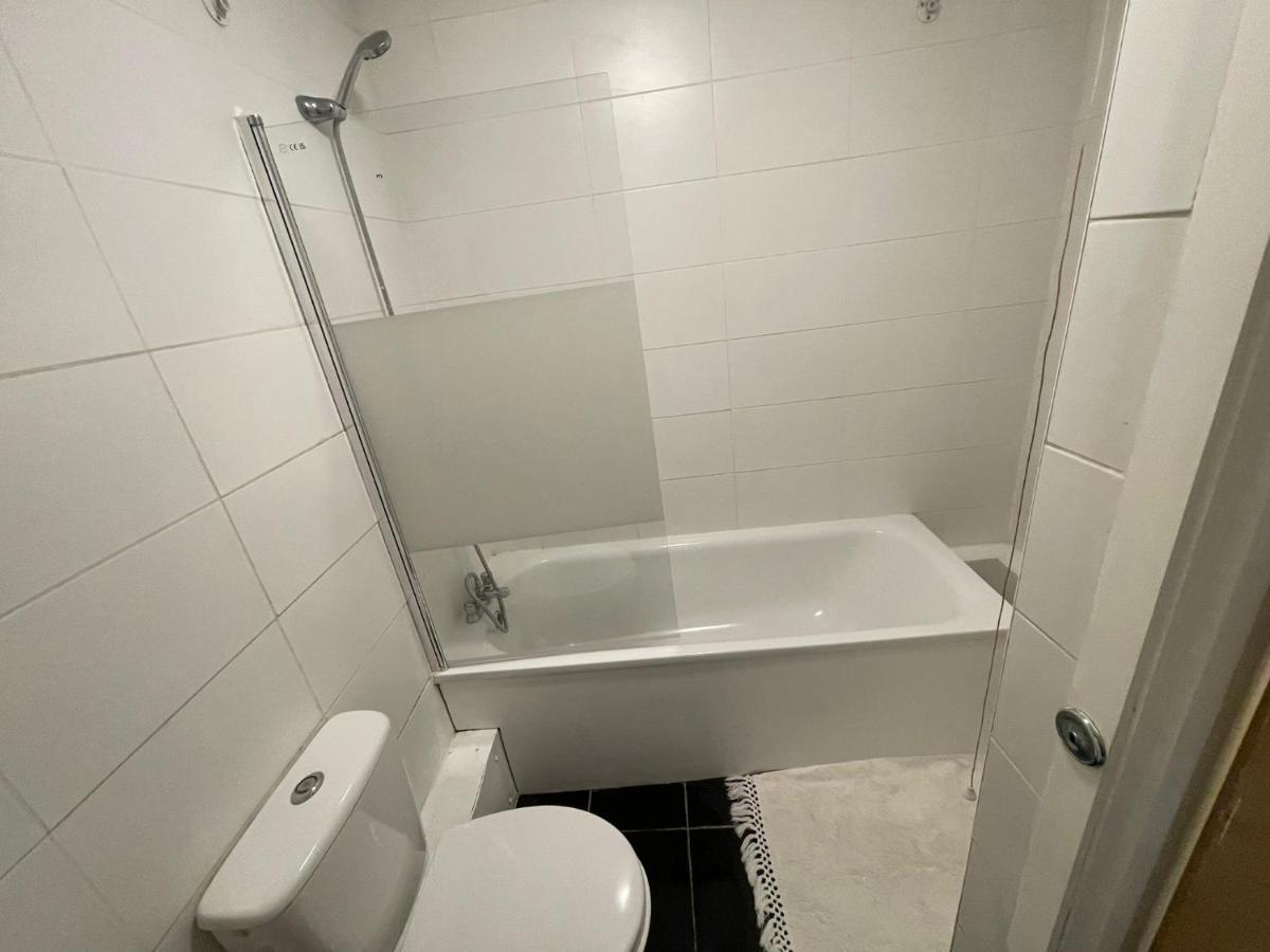 Big 3 Bedroom London House With 2 Bathroom Stadtteil Plumstead Exterior foto
