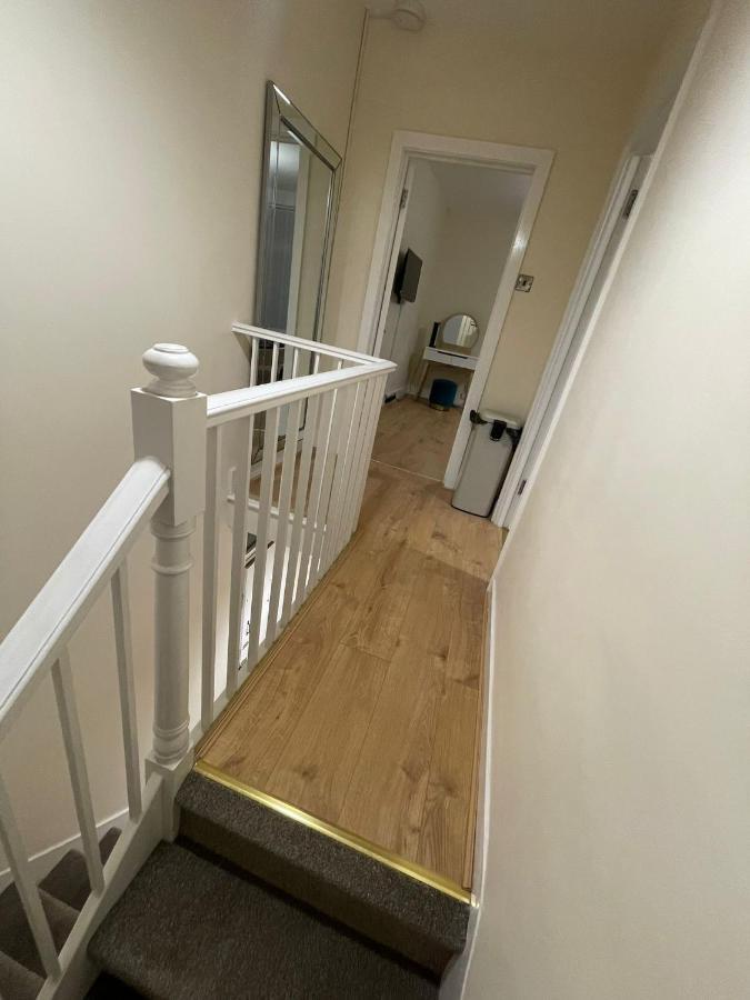 Big 3 Bedroom London House With 2 Bathroom Stadtteil Plumstead Exterior foto