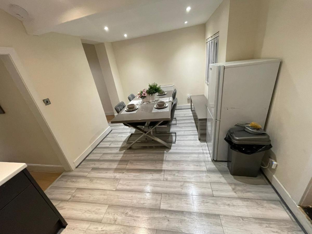 Big 3 Bedroom London House With 2 Bathroom Stadtteil Plumstead Exterior foto