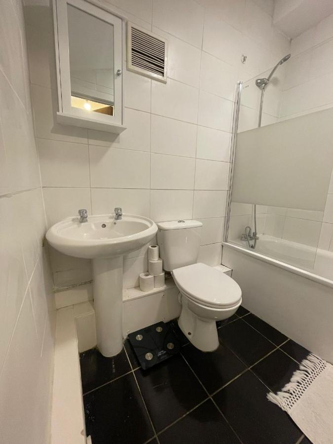 Big 3 Bedroom London House With 2 Bathroom Stadtteil Plumstead Exterior foto