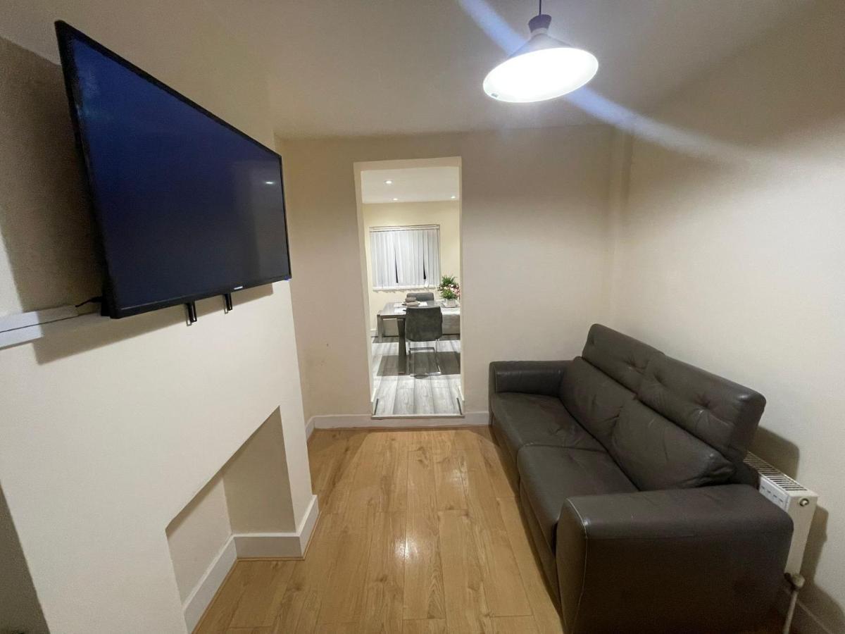 Big 3 Bedroom London House With 2 Bathroom Stadtteil Plumstead Exterior foto