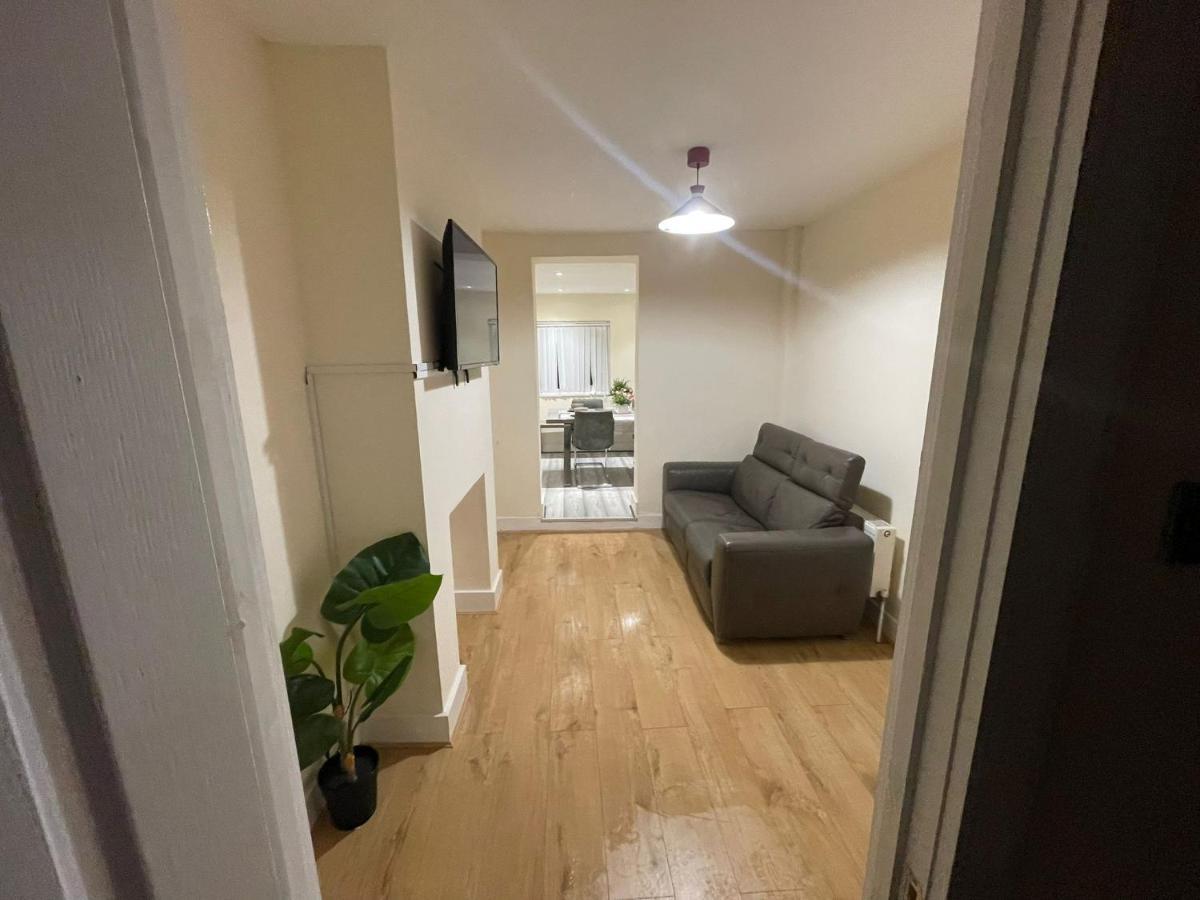 Big 3 Bedroom London House With 2 Bathroom Stadtteil Plumstead Exterior foto